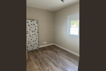 Casa de condomínio à venda com 273m², 4 quartos e 3 vagas Casa de condomínio à venda com 273m², 4 quartos e 3 vagasQuarto