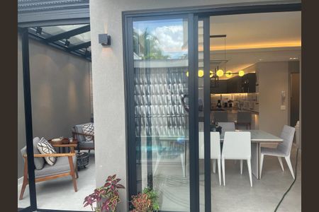 Casa de condomínio à venda com 273m², 4 quartos e 3 vagas Casa de condomínio à venda com 273m², 4 quartos e 3 vagasCozinha