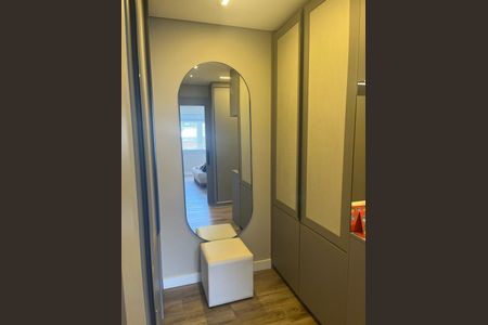 Casa de condomínio à venda com 273m², 4 quartos e 3 vagas Casa de condomínio à venda com 273m², 4 quartos e 3 vagascloset