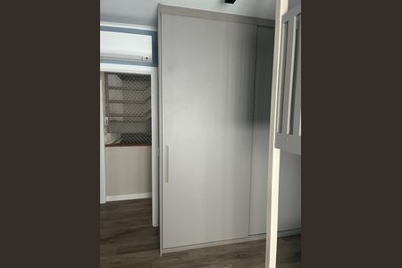 Casa de condomínio à venda com 273m², 4 quartos e 3 vagas Casa de condomínio à venda com 273m², 4 quartos e 3 vagasQuarto