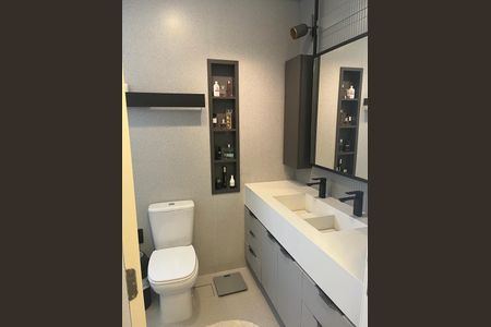 Casa de condomínio à venda com 273m², 4 quartos e 3 vagas Casa de condomínio à venda com 273m², 4 quartos e 3 vagasbanheiro