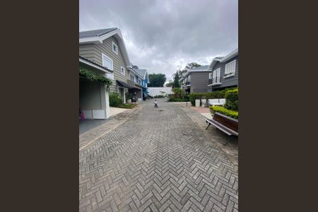 Casa de condomínio à venda com 273m², 4 quartos e 3 vagas