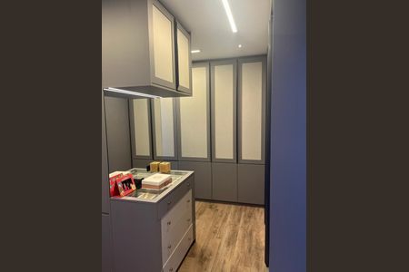 Casa de condomínio à venda com 273m², 4 quartos e 3 vagas Casa de condomínio à venda com 273m², 4 quartos e 3 vagascloset