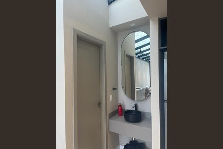 Casa de condomínio à venda com 273m², 4 quartos e 3 vagas Casa de condomínio à venda com 273m², 4 quartos e 3 vagasbanheiro