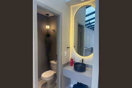 Casa de condomínio à venda com 273m², 4 quartos e 3 vagas Casa de condomínio à venda com 273m², 4 quartos e 3 vagasbanheiro