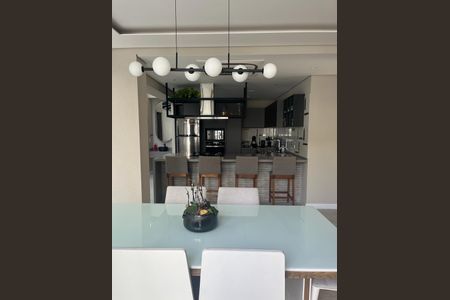 Casa de condomínio à venda com 273m², 4 quartos e 3 vagas Casa de condomínio à venda com 273m², 4 quartos e 3 vagasSala de jantar