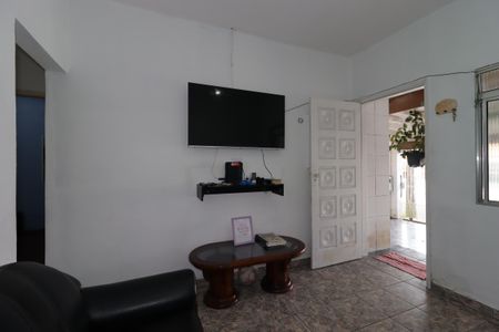 Casa à venda com 129m², 2 quartos e 2 vagasSala