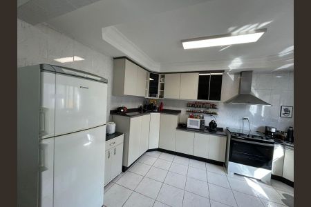 Casa à venda com 212m², 3 quartos e 4 vagas Casa à venda com 212m², 3 quartos e 4 vagasCozinha