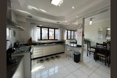 Casa à venda com 212m², 3 quartos e 4 vagas Casa à venda com 212m², 3 quartos e 4 vagasCozinha