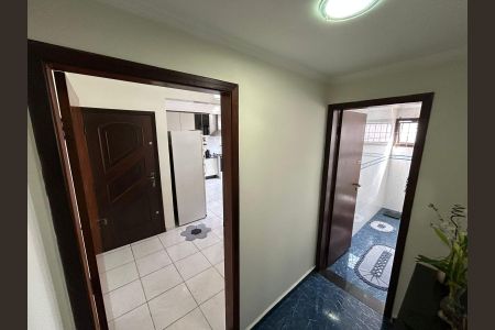 Corredor de casa à venda com 3 quartos, 212m² em Vila Humaita, Santo André