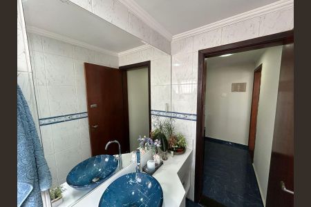Casa à venda com 212m², 3 quartos e 4 vagas Casa à venda com 212m², 3 quartos e 4 vagasBanheiro social