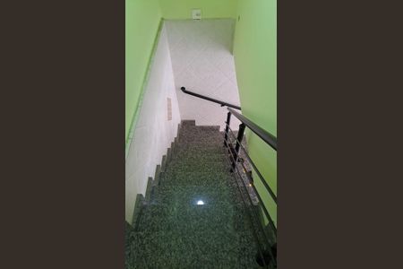 Casa à venda com 212m², 3 quartos e 4 vagas Casa à venda com 212m², 3 quartos e 4 vagasEscada