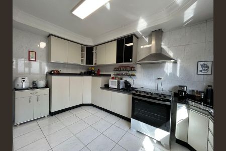 Casa à venda com 212m², 3 quartos e 4 vagas Casa à venda com 212m², 3 quartos e 4 vagasCozinha