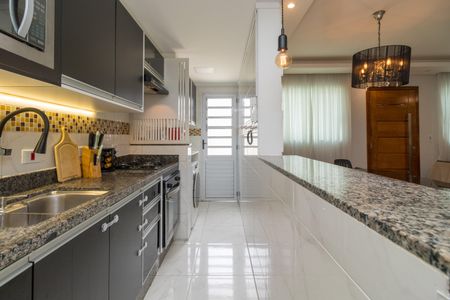 Casa à venda com 78m², 2 quartos e 2 vagas Casa à venda com 78m², 2 quartos e 2 vagasCozinha