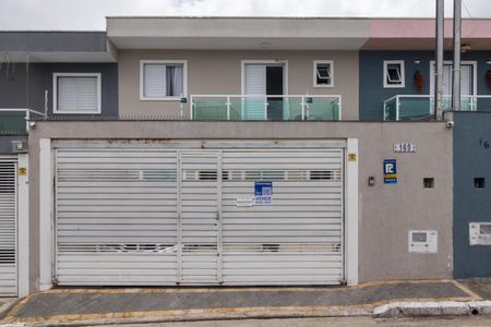 Casa à venda com 78m², 2 quartos e 2 vagas Casa à venda com 78m², 2 quartos e 2 vagasFachada