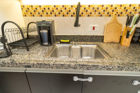 Casa à venda com 78m², 2 quartos e 2 vagas Casa à venda com 78m², 2 quartos e 2 vagasCozinha