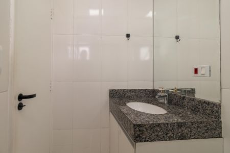 Casa à venda com 78m², 2 quartos e 2 vagas Casa à venda com 78m², 2 quartos e 2 vagasBanheiro da Suíte