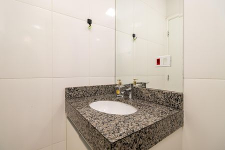 Casa à venda com 78m², 2 quartos e 2 vagas Casa à venda com 78m², 2 quartos e 2 vagasBanheiro Social