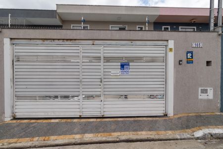 Casa à venda com 78m², 2 quartos e 2 vagas Casa à venda com 78m², 2 quartos e 2 vagasFachada