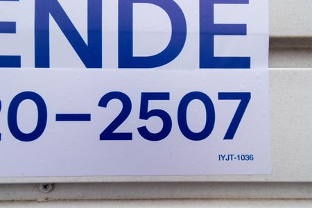 Casa à venda com 78m², 2 quartos e 2 vagas Casa à venda com 78m², 2 quartos e 2 vagasPlaca instalada