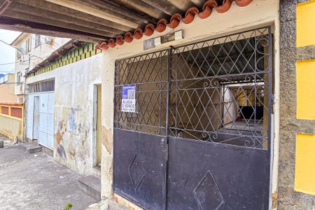 Casa para alugar com 100m², 3 quartos e sem vagaFachada casa com placa
