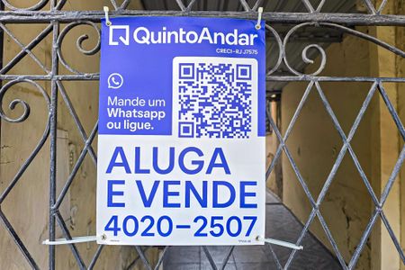 Casa para alugar com 100m², 3 quartos e sem vagaFachada casa com placa