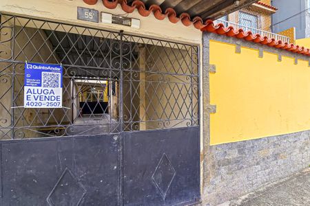 Casa para alugar com 100m², 3 quartos e sem vagaFachada casa com placa