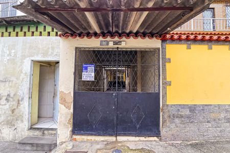 Casa para alugar com 100m², 3 quartos e sem vagaFachada casa com placa