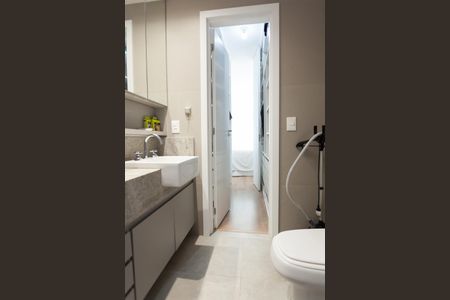 Apartamento à venda com 96m², 3 quartos e 2 vagas Apartamento à venda com 96m², 3 quartos e 2 vagasBanheiro da Suíte