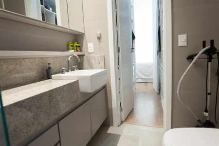 Apartamento à venda com 96m², 3 quartos e 2 vagas Apartamento à venda com 96m², 3 quartos e 2 vagasBanheiro da Suíte