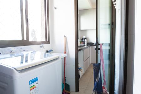 Apartamento à venda com 96m², 3 quartos e 2 vagas Apartamento à venda com 96m², 3 quartos e 2 vagasÁrea de Serviço