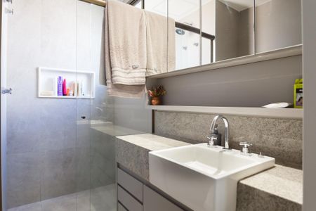 Apartamento à venda com 96m², 3 quartos e 2 vagas Apartamento à venda com 96m², 3 quartos e 2 vagasBanheiro da Suíte