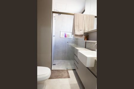 Apartamento à venda com 96m², 3 quartos e 2 vagas Apartamento à venda com 96m², 3 quartos e 2 vagasBanheiro da Suíte