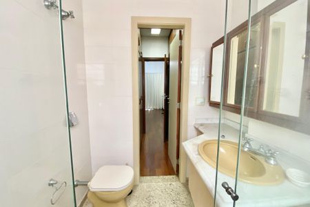 Apartamento à venda com 146m², 3 quartos e 1 vagaBanheiro da suite