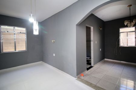 Sala de casa para alugar com 2 quartos, 70m² em Ramos, Rio de Janeiro