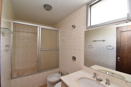 Banheiro da Suíte de apartamento para alugar com 3 quartos, 125m² em Centro Cívico, Curitiba