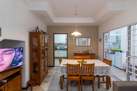 Casa à venda com 75m², 2 quartos e 2 vagas Casa à venda com 75m², 2 quartos e 2 vagasSala