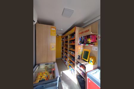 Apartamento à venda com 33m², 2 quartos e sem vaga Apartamento à venda com 33m², 2 quartos e sem vagaMercado