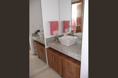 Banheiro de apartamento para alugar com 2 quartos, 120m² em Castelo, Belo Horizonte