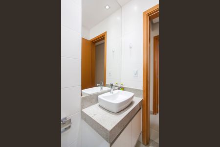 Apartamento para alugar com 70m², 2 quartos e 2 vagasBanheiro Social