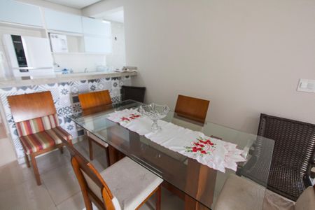 Sala de apartamento para alugar com 2 quartos, 70m² em Santa Mônica, Uberlândia