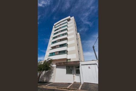 Apartamento para alugar com 70m², 2 quartos e 2 vagasFachada