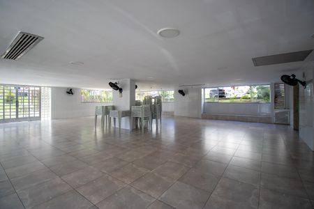 Apartamento para alugar com 50m², 2 quartos e 1 vaga Apartamento para alugar com 50m², 2 quartos e 1 vagaÁrea comum - Salão de festas