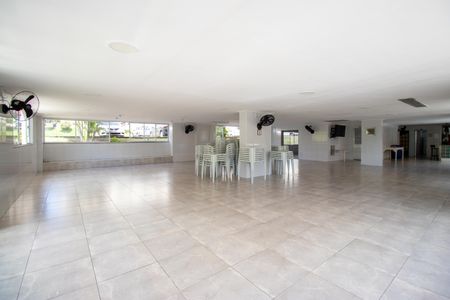 Apartamento para alugar com 50m², 2 quartos e 1 vaga Apartamento para alugar com 50m², 2 quartos e 1 vagaÁrea comum - Salão de festas