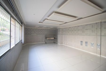 Apartamento para alugar com 50m², 2 quartos e 1 vaga Apartamento para alugar com 50m², 2 quartos e 1 vagaÁrea comum - Salão de festas