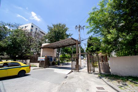 Apartamento para alugar com 50m², 2 quartos e 1 vaga Apartamento para alugar com 50m², 2 quartos e 1 vagaFachada