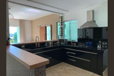 Casa para alugar com 400m², 4 quartos e 4 vagasCozinha