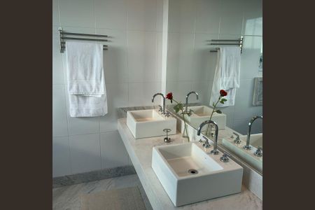 Casa para alugar com 400m², 4 quartos e 4 vagasBanheiro