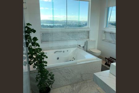 Casa para alugar com 400m², 4 quartos e 4 vagasBanheiro