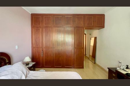 Casa para alugar com 256m², 3 quartos e 4 vagasSuite